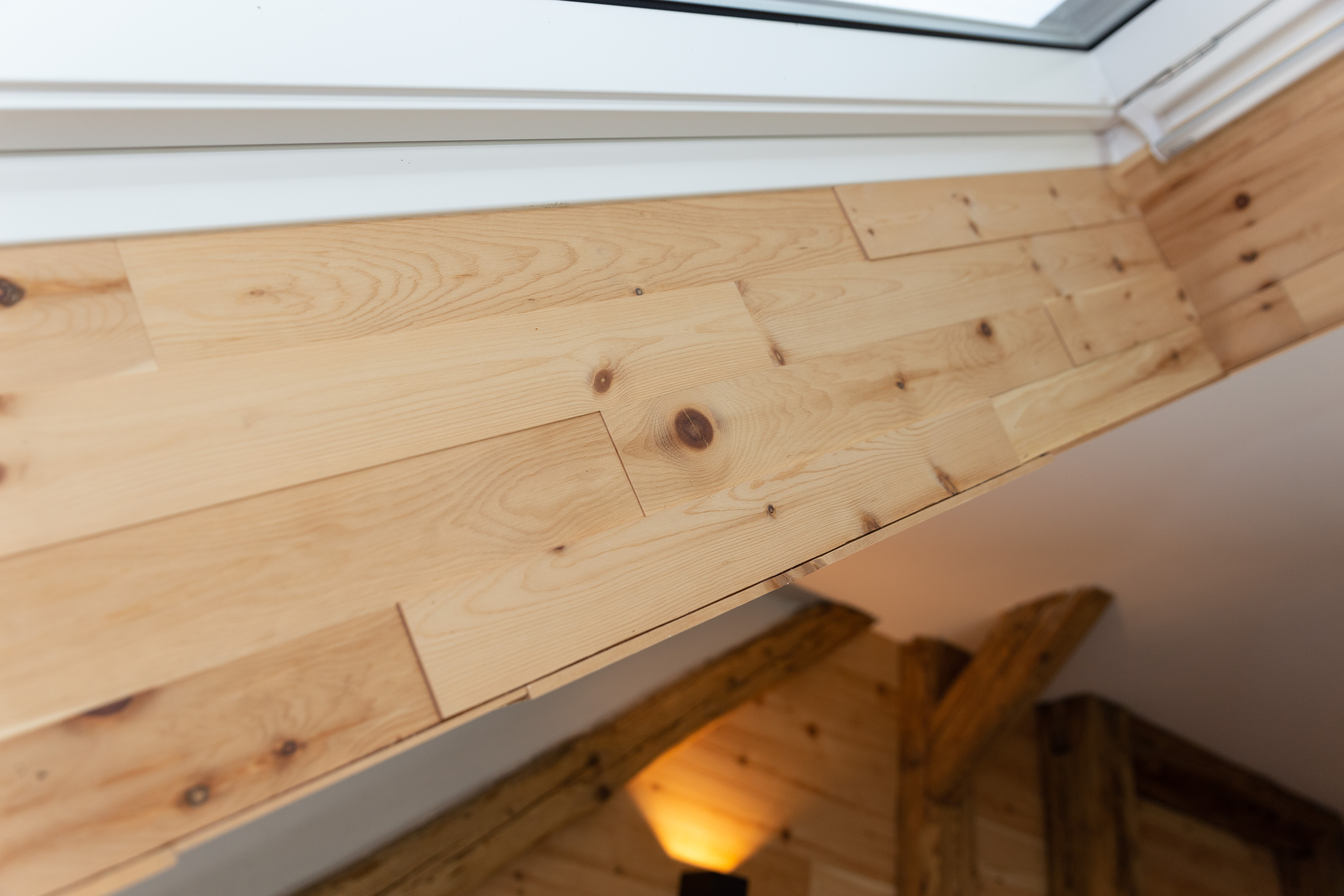 Zirbenstadel-Zirbenwand-vom-Alpenland-Fenster Zirbenstadel Zirbenholzwandverkleidung Fenster