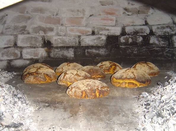 Impexfire-Steinofen-Lissabon-Innenraum Steinofenbrot mit Lissabon