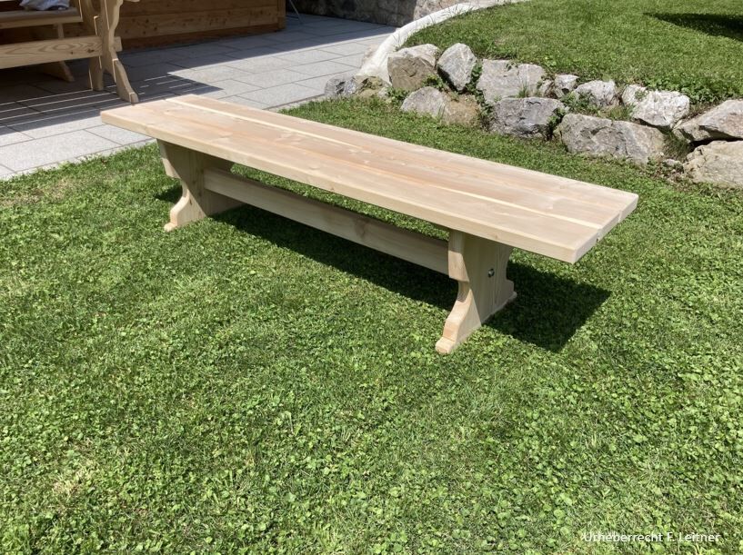 Laerchenbank-Lenzl-klassisch-draussen Lärchenbank Lenzl klassisch draußen